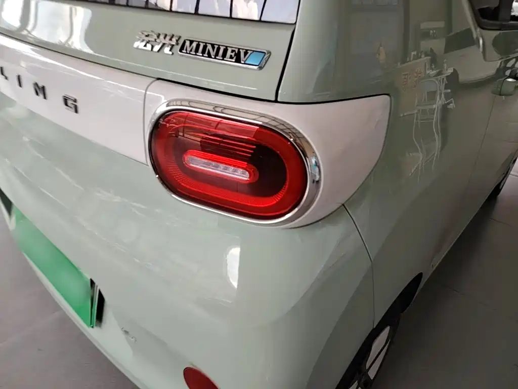 Wuling MINIEV — миниатюра 8