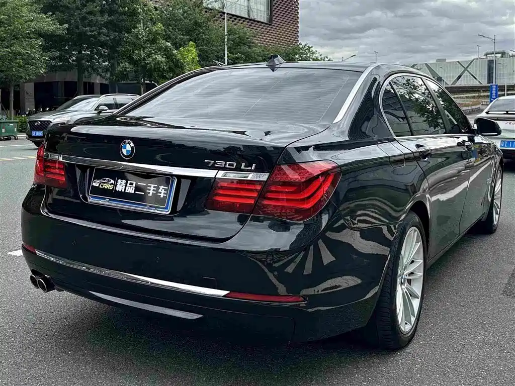 BMW 7 Series — миниатюра 7