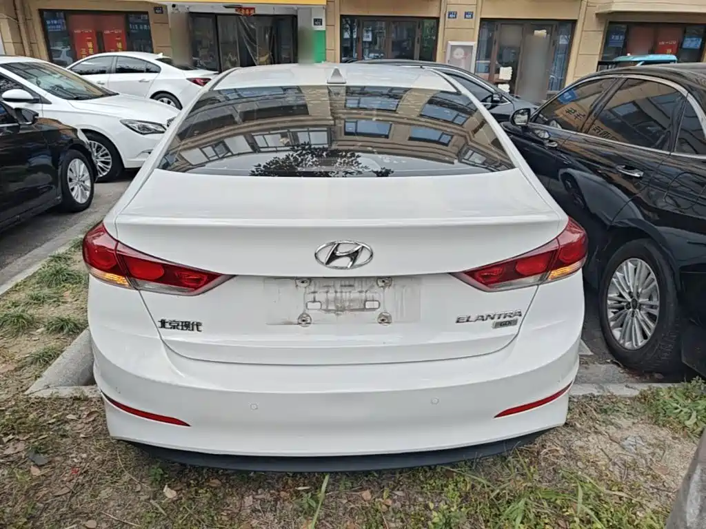 Hyundai Elantra — миниатюра 6