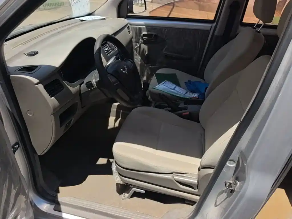 Wuling Rongguang V — миниатюра 15