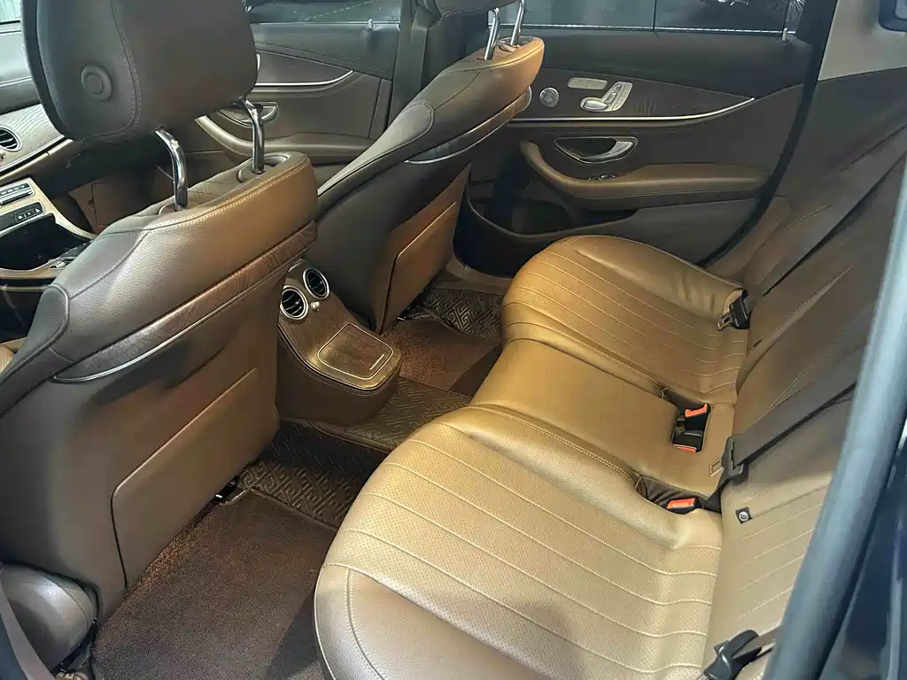 Mercedes-Benz E-Class — миниатюра 4