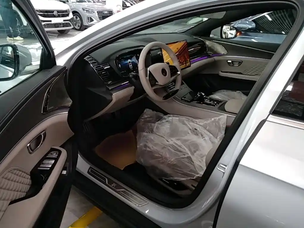 BYD Han — миниатюра 15