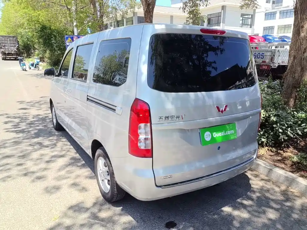 Wuling Hongguang V — миниатюра 5