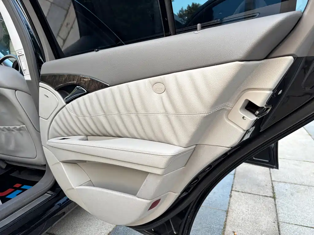 Mercedes-Benz E-Class — миниатюра 21