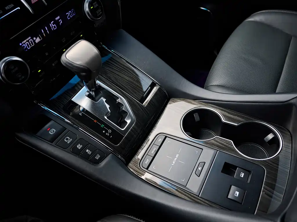 Lexus LM — миниатюра 14
