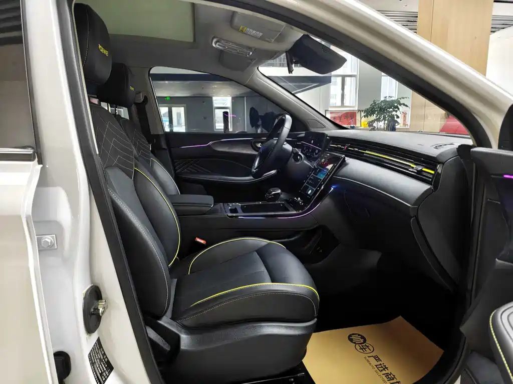 Roewe RX5 — миниатюра 8