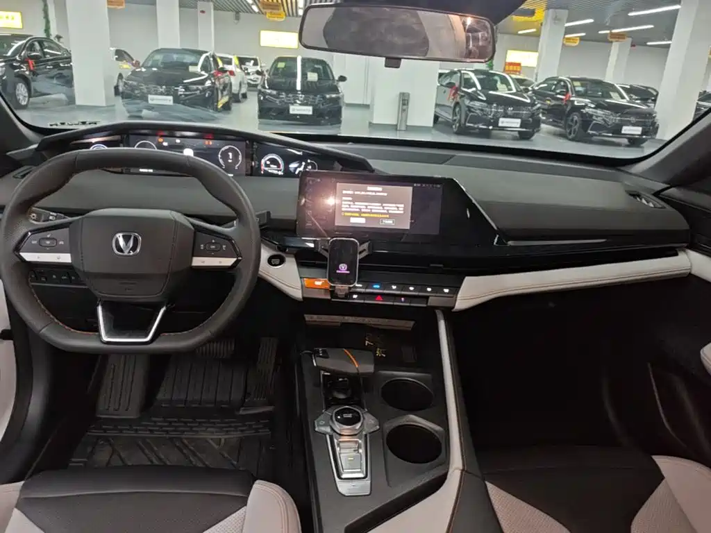 Changan UNI-V iDD — миниатюра 10