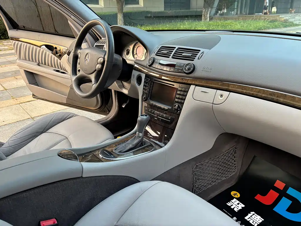 Mercedes-Benz E-Class — миниатюра 17