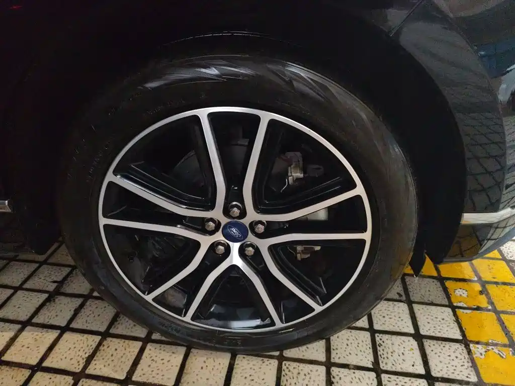 Ford Edge — миниатюра 8