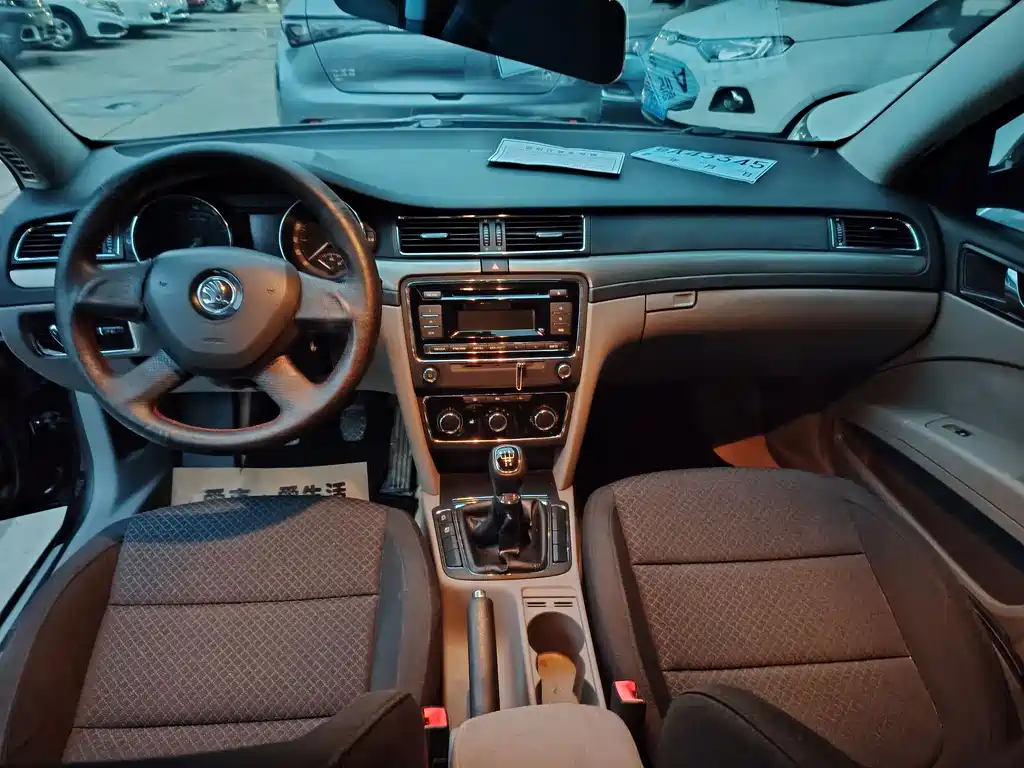 Skoda Superb — миниатюра 5