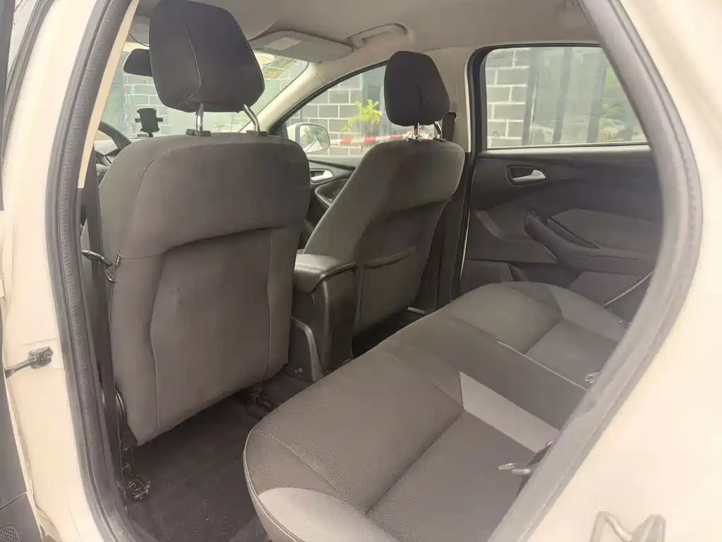Ford Focus — миниатюра 10