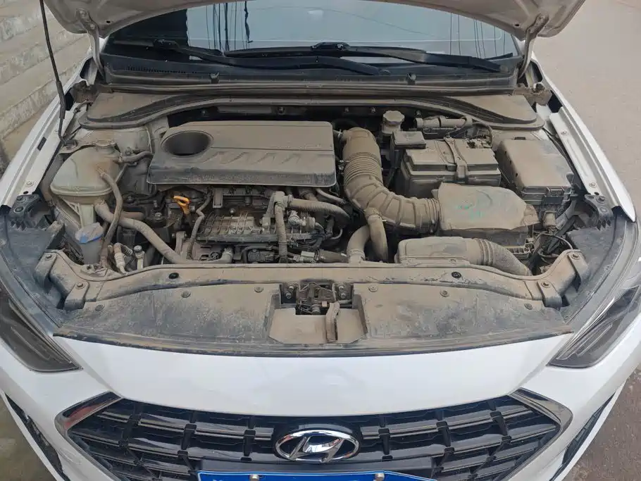 Hyundai Elantra — миниатюра 10