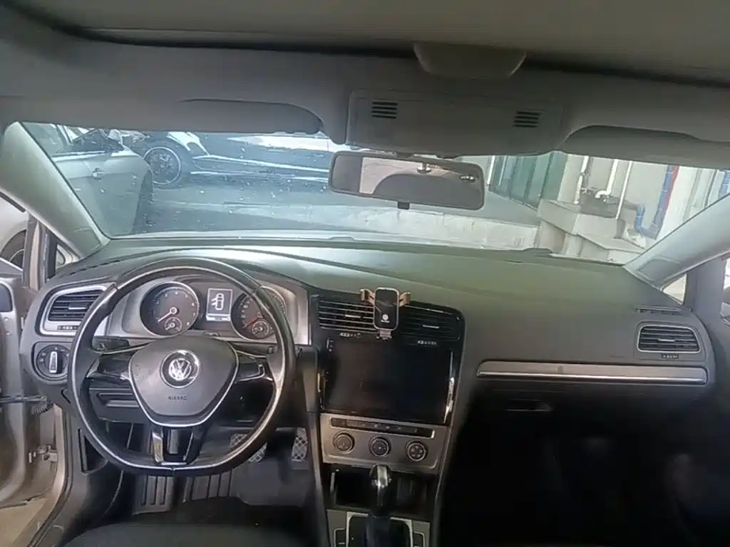 Volkswagen Golf — миниатюра 10