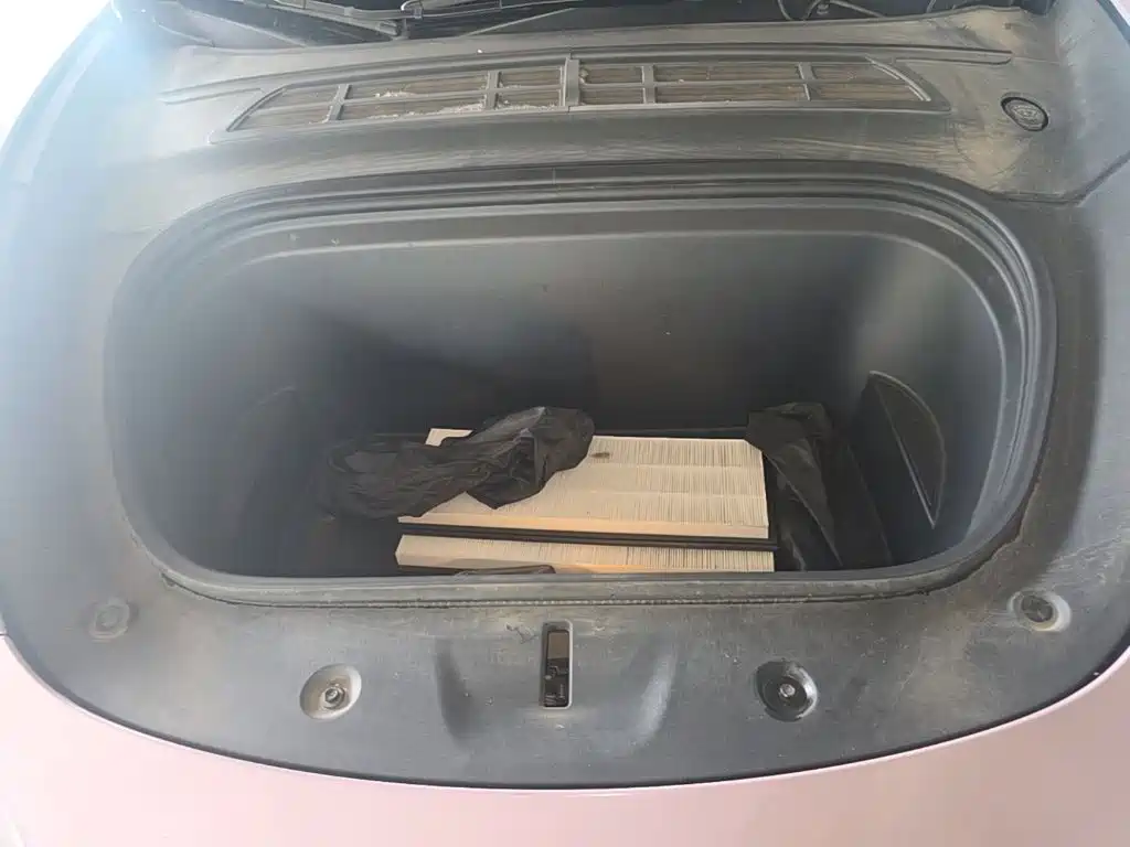 Tesla Model Y — миниатюра 20