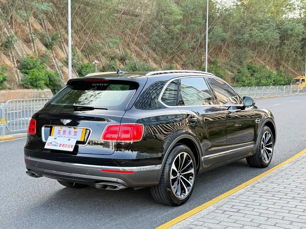 Bentley Bentayga 2017 6.0T Standard