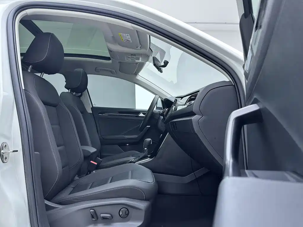 Volkswagen T-Roc — миниатюра 8