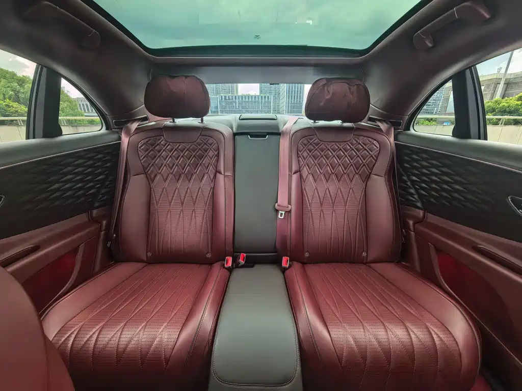 Bentley Flying Spur — миниатюра 17