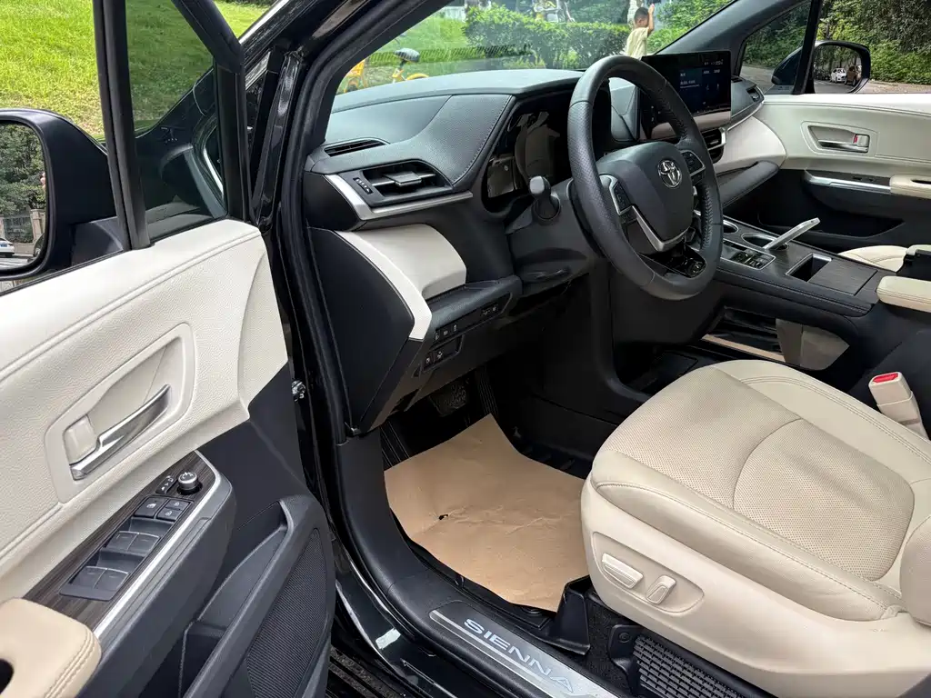 Toyota Sienna 2.5L Hybrid Supreme Edition, фото 4