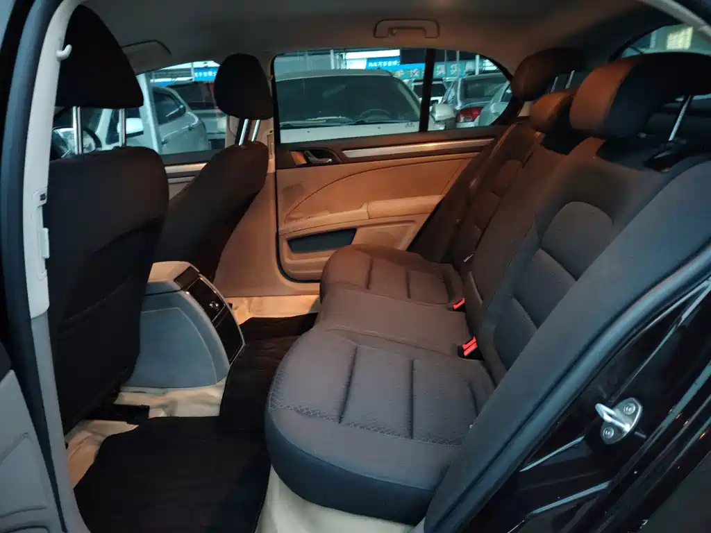 Skoda Superb — миниатюра 6