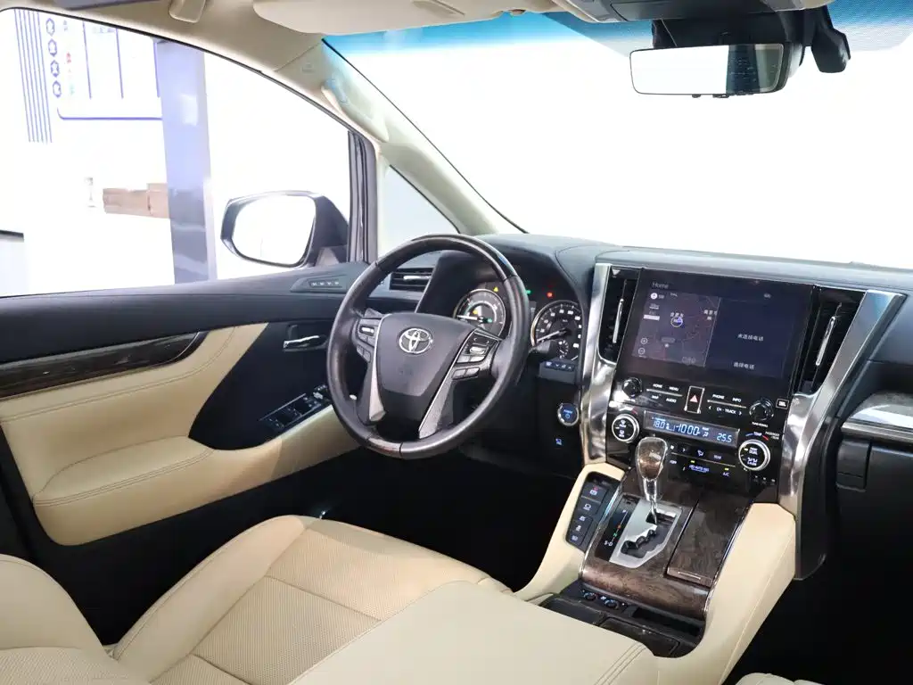 Toyota Alphard — миниатюра 14