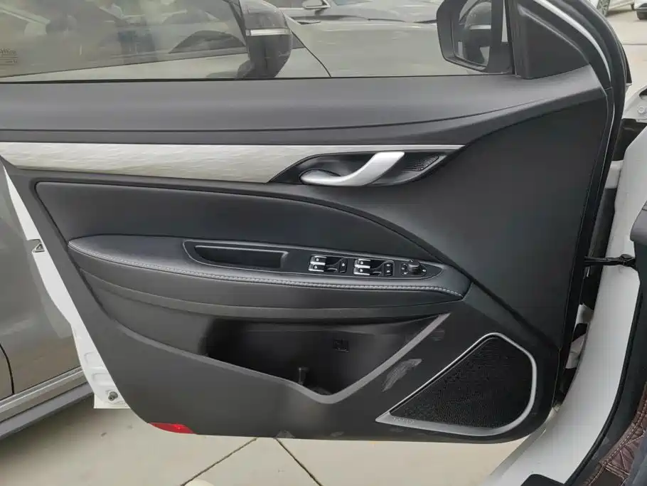 Geely Emgrand — миниатюра 7