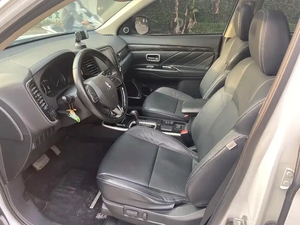 Mitsubishi Outlander — миниатюра 3