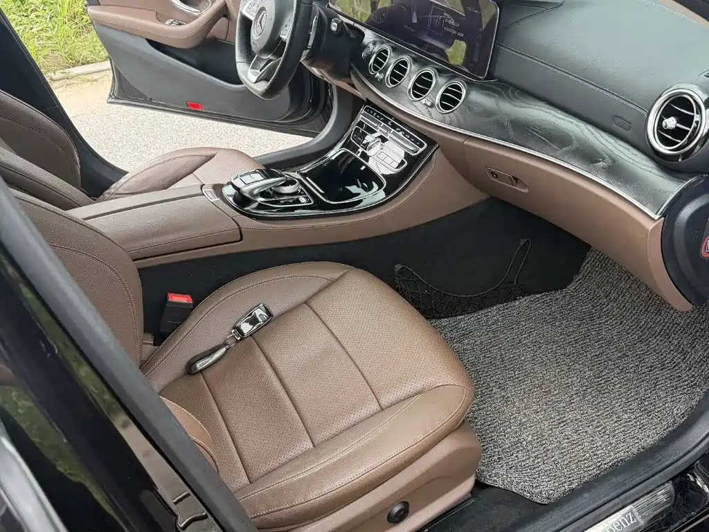 Mercedes-Benz E-Class — миниатюра 9