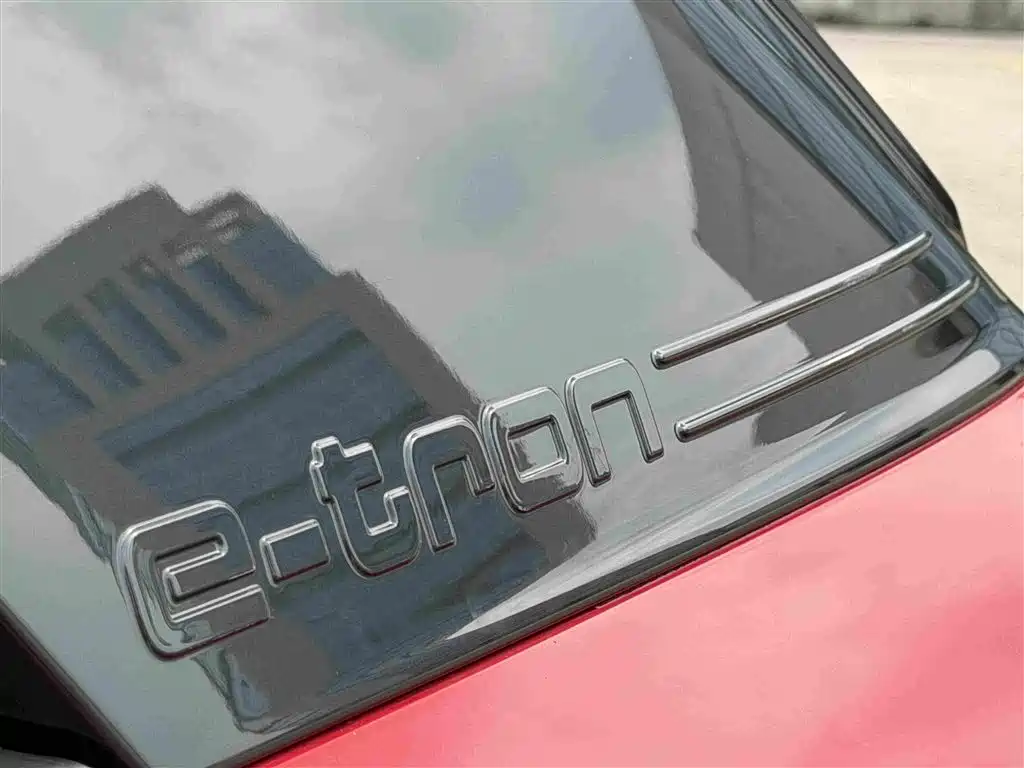 Audi Q2L e-tron — миниатюра 19