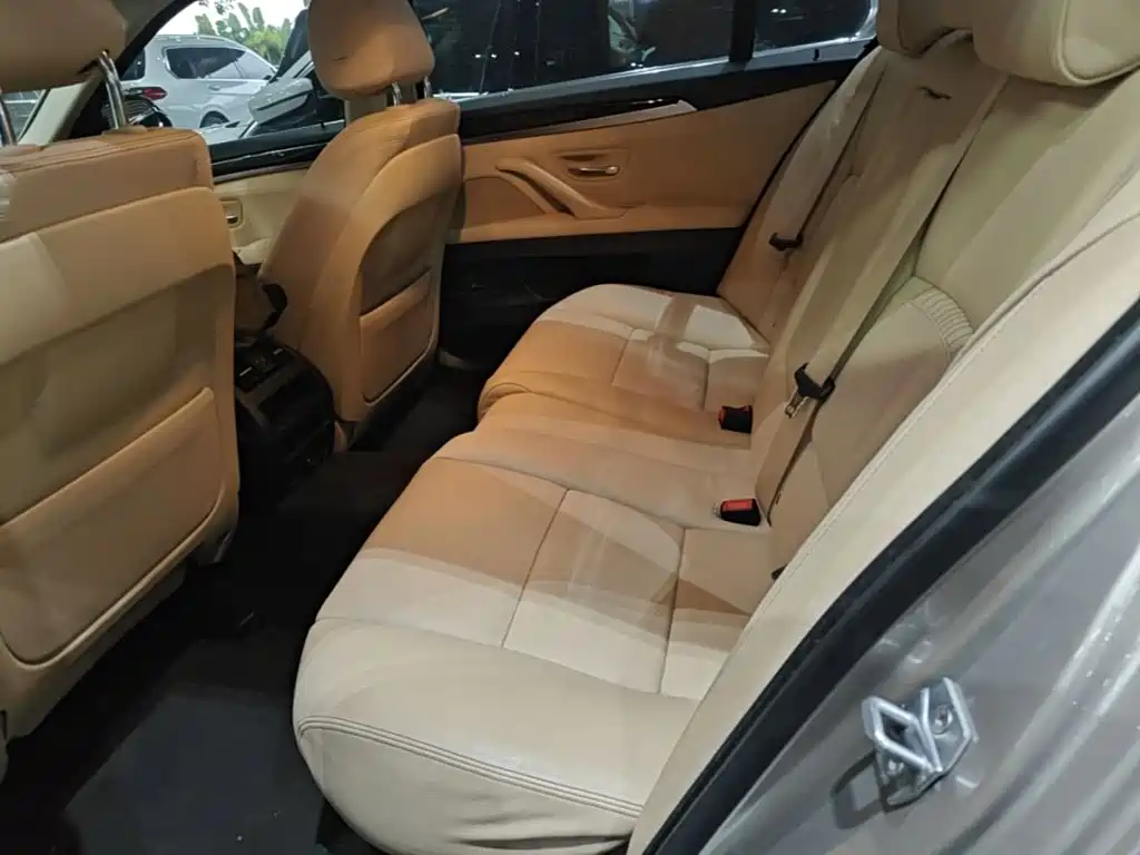 BMW 5 Series — миниатюра 17