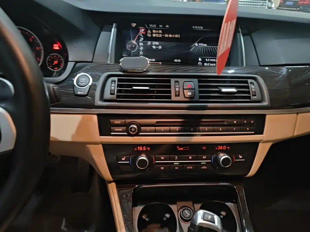 BMW 5 Series — миниатюра 13