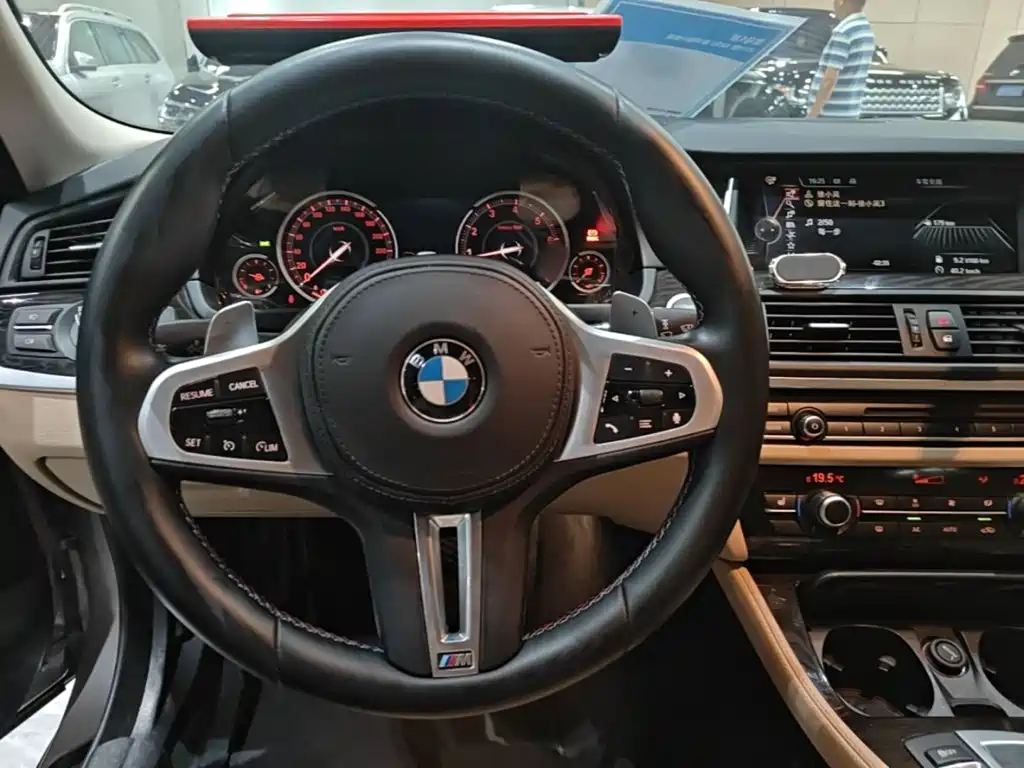 BMW 5 Series — миниатюра 11