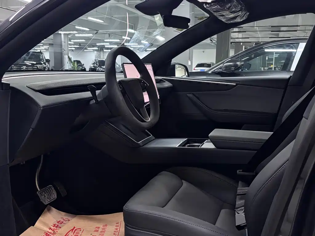 Tesla Model Y — миниатюра 3