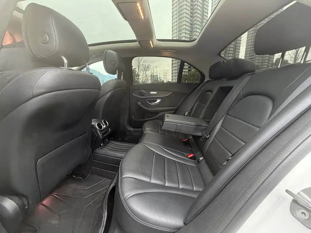 Mercedes-Benz C-Class — миниатюра 12