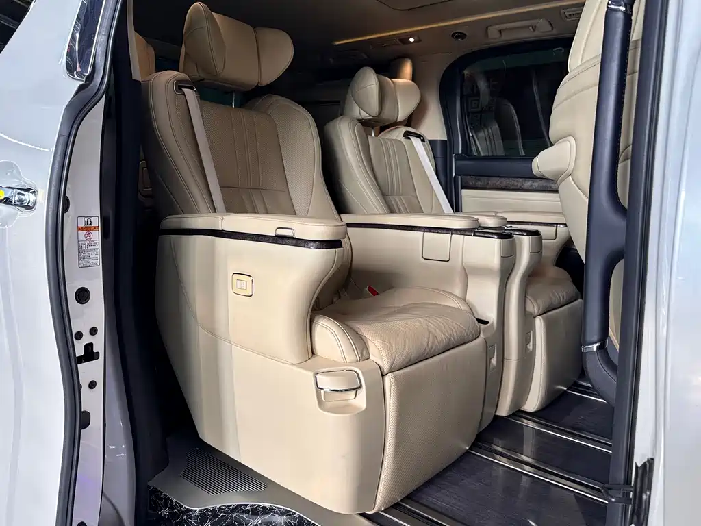 Toyota Vellfire — миниатюра 9