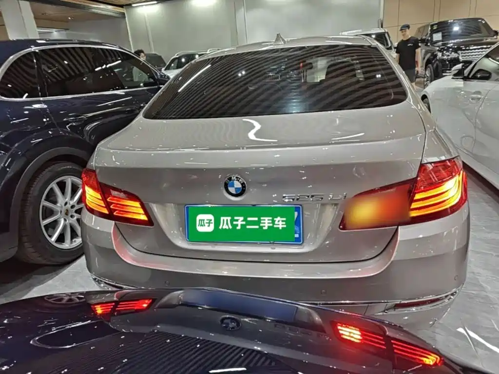 BMW 5 Series — миниатюра 6