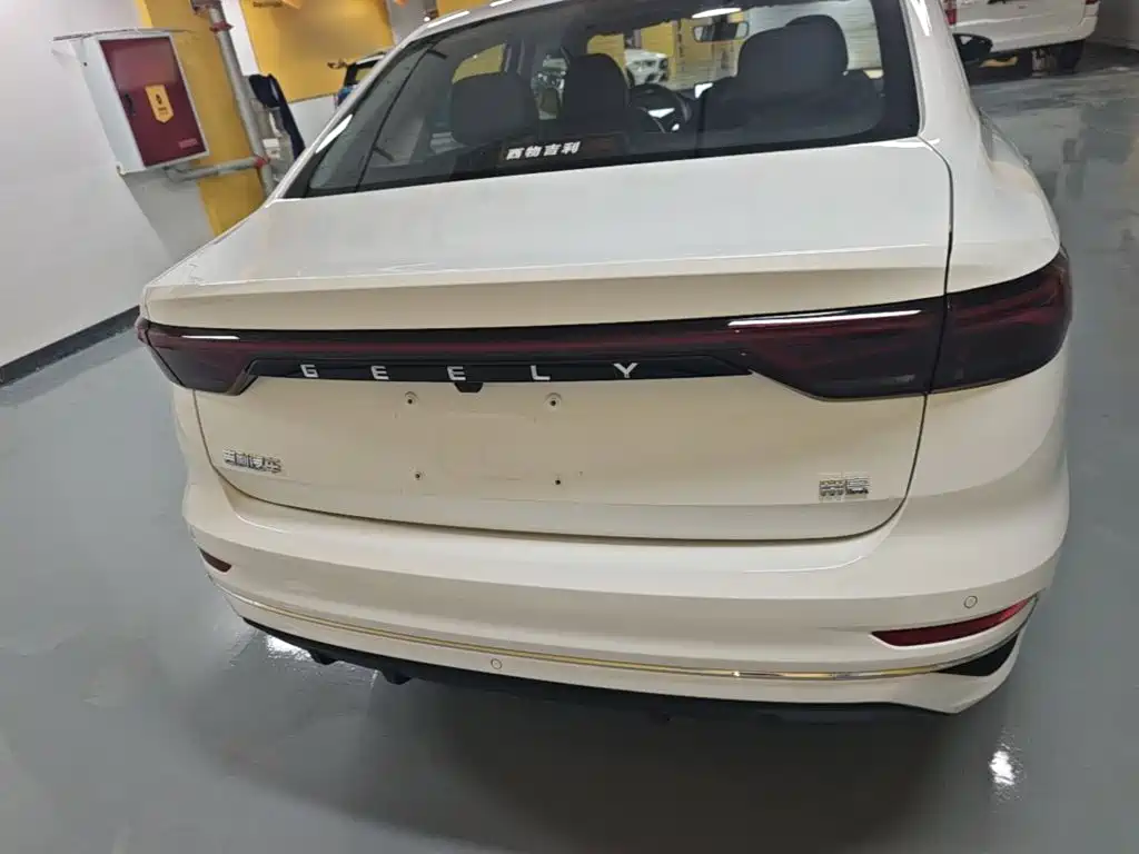 Geely Emgrand — миниатюра 6