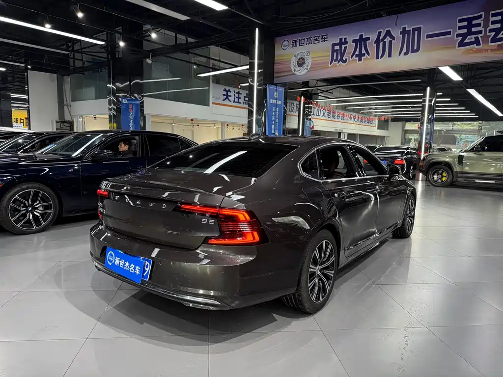 VOLVO S90