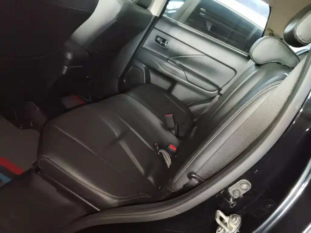Mitsubishi Outlander — миниатюра 17
