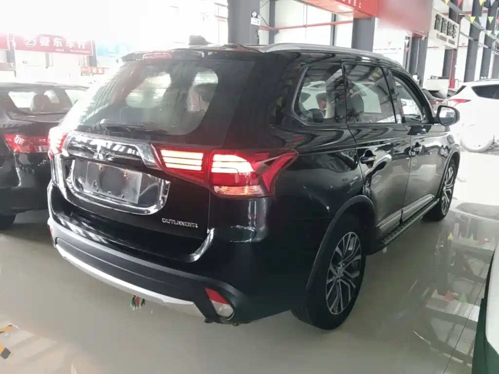 Mitsubishi Outlander — миниатюра 7