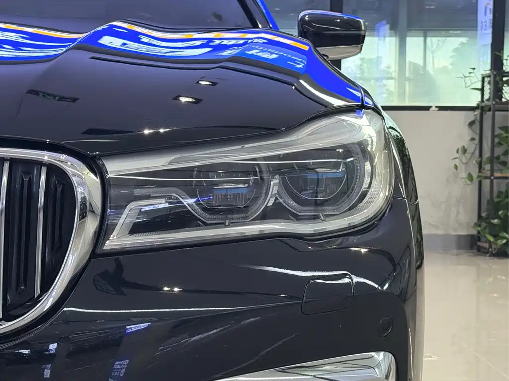 BMW 7 Series — миниатюра 4