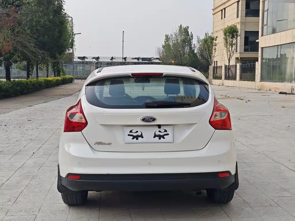 Ford Focus 2012 1.6L MT