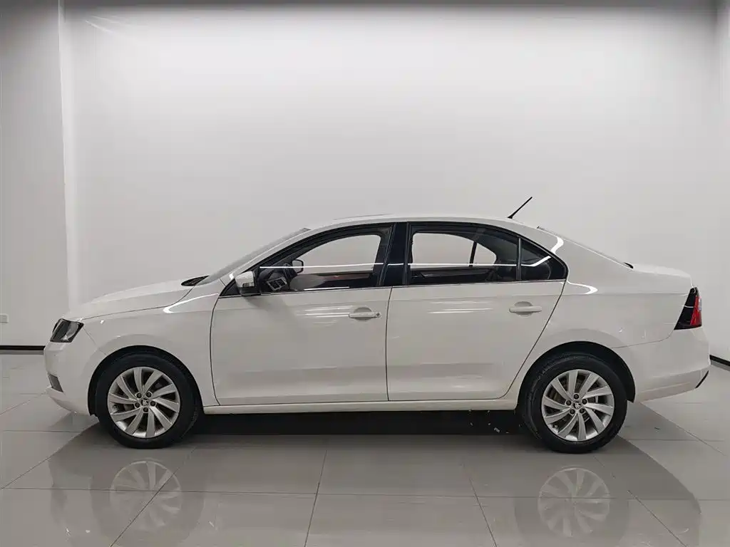 Skoda Rapid — миниатюра 3