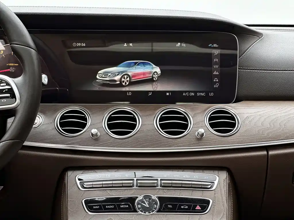 Mercedes-Benz E-Class — миниатюра 3