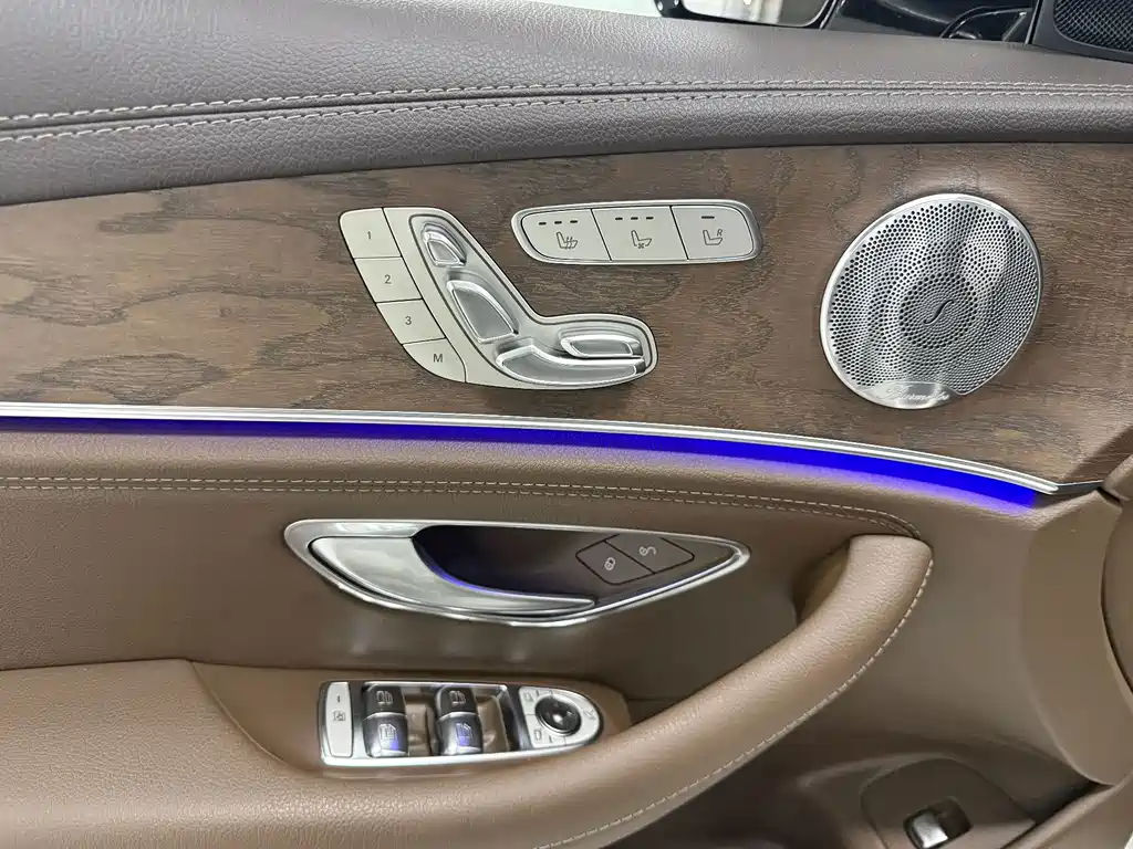 Mercedes-Benz E-Class — миниатюра 10