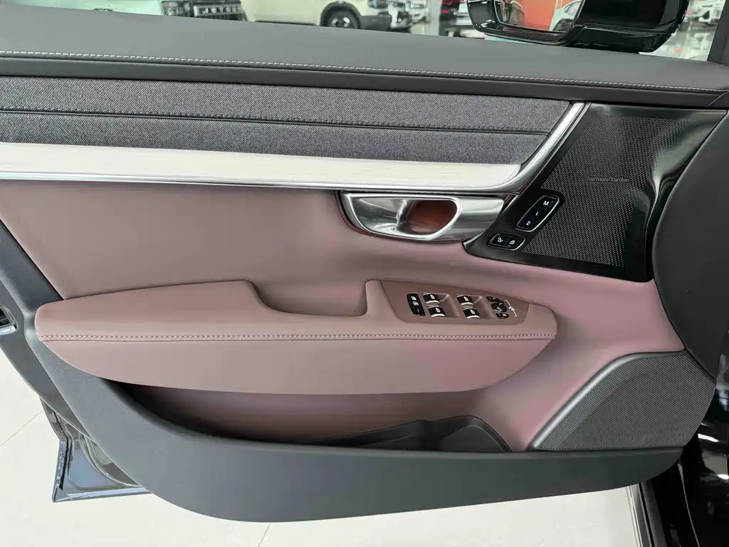 Volvo S90 — миниатюра 10