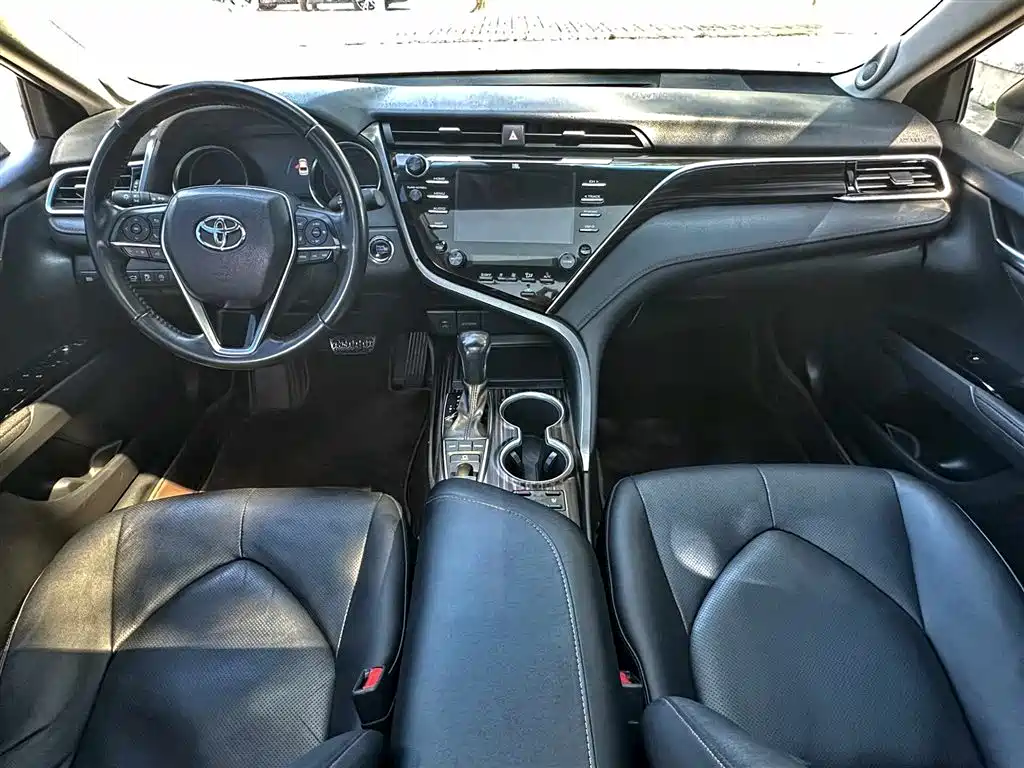 TOYOTA CAMRY