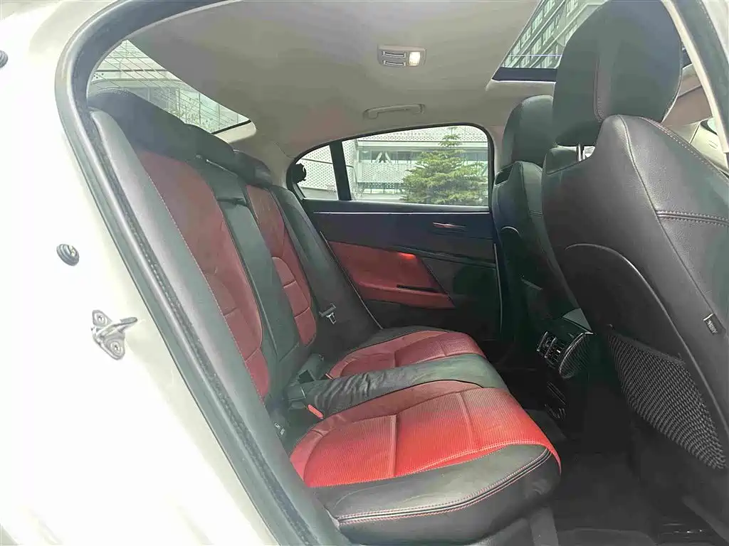 Jaguar XE — миниатюра 20