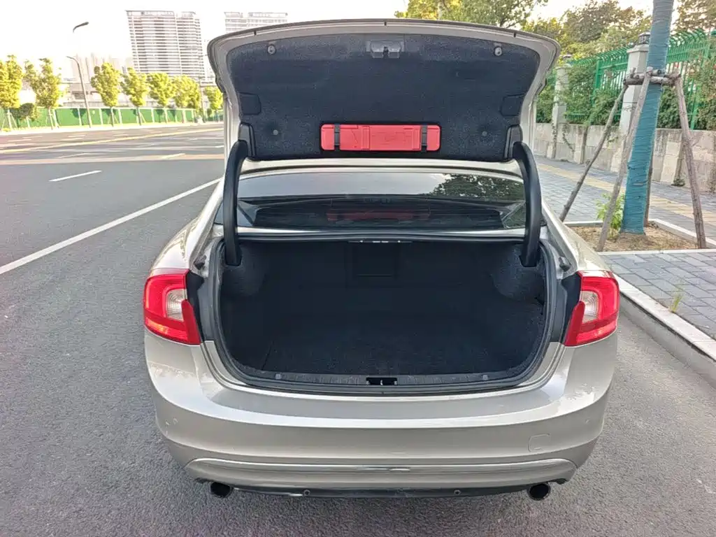 Volvo S60 — миниатюра 19