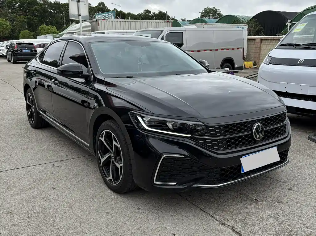 Volkswagen Passat 2025 380TSI