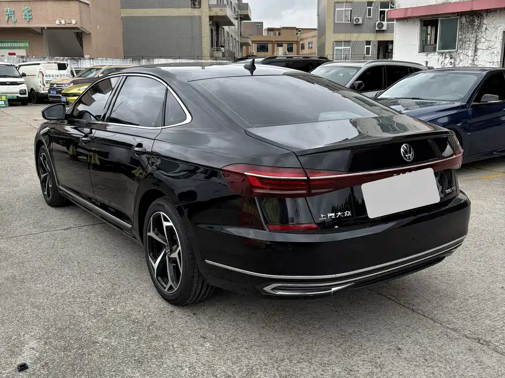 Volkswagen Passat 2025 380TSI